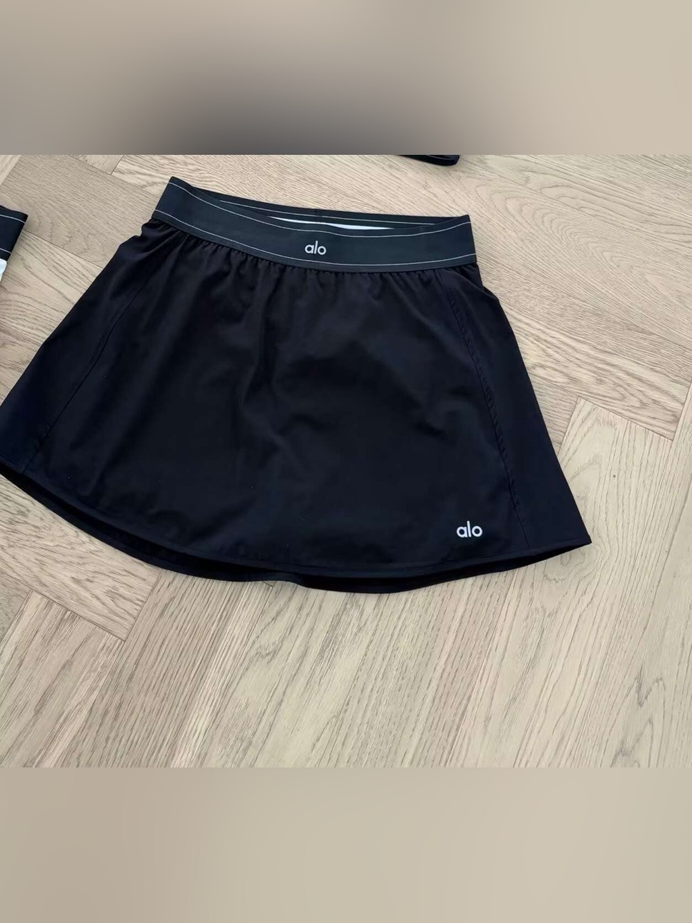 ALO Yoga Black Mini Skirt - Picture 1 of 1